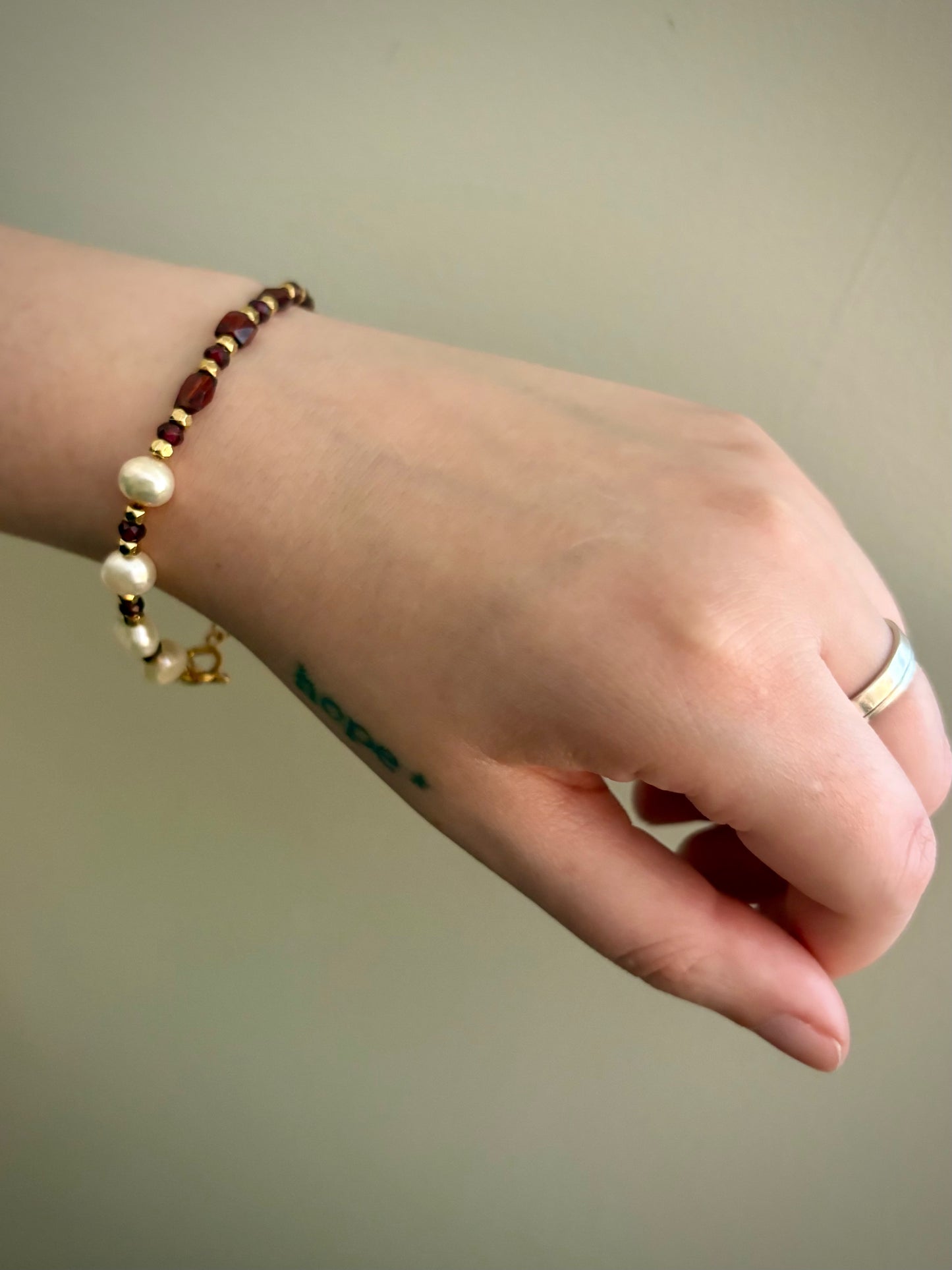 Sylphira Bracelet - Faceted Garnet and Freshwater Pearls
