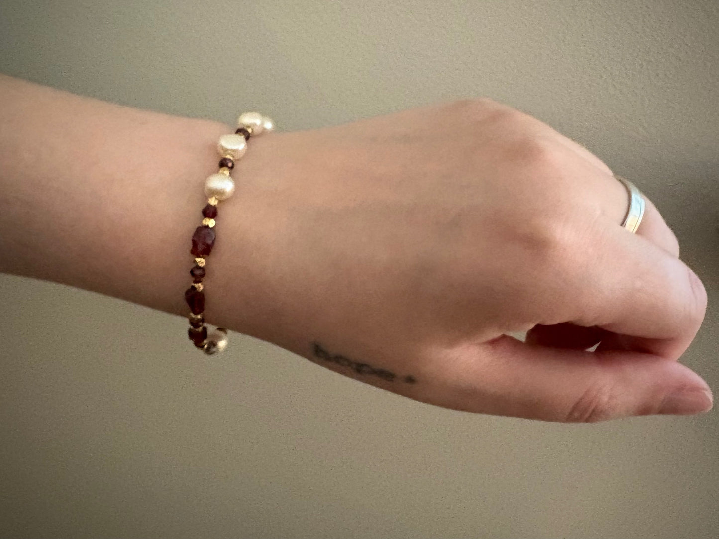 Sylphira Bracelet - Faceted Garnet and Freshwater Pearls