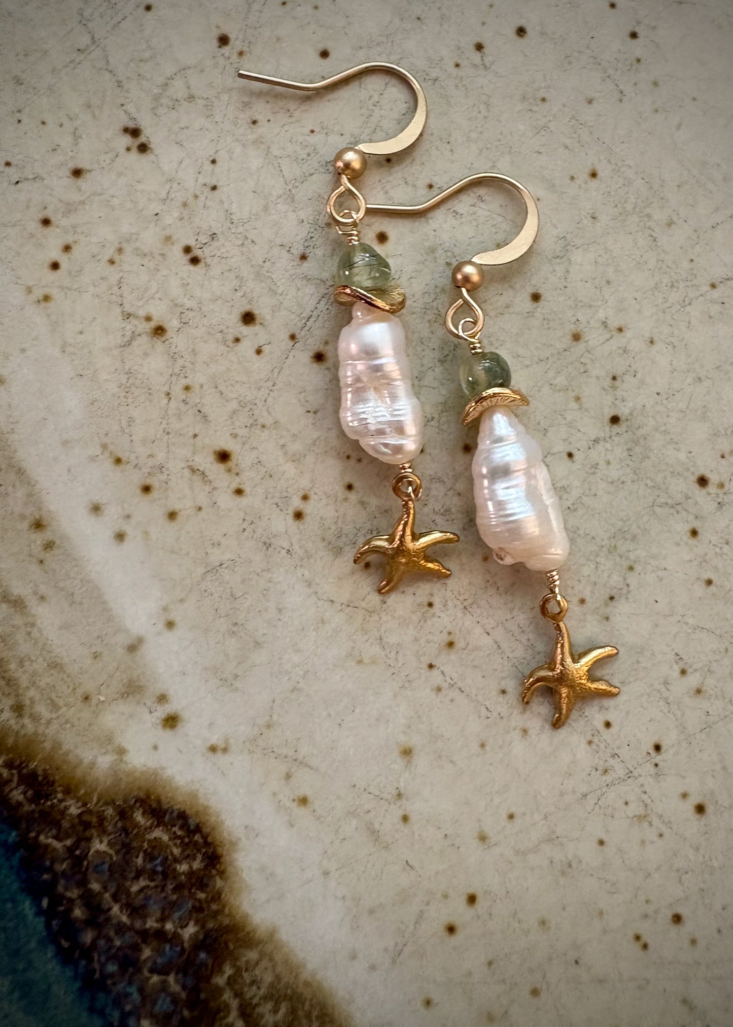 Brillante Earrings - Biwa Freshwater Pearls and Prehnite