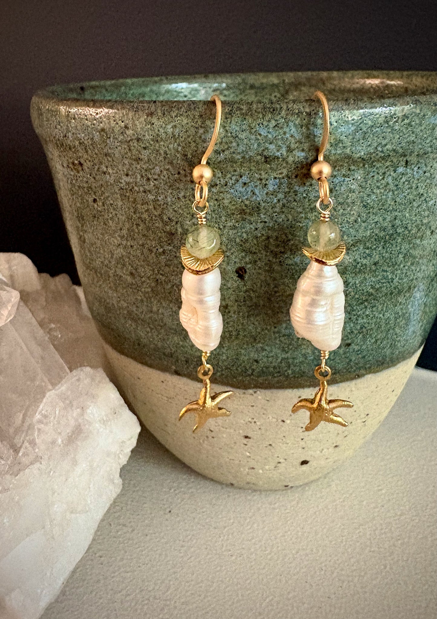 Brillante Earrings - Biwa Freshwater Pearls and Prehnite