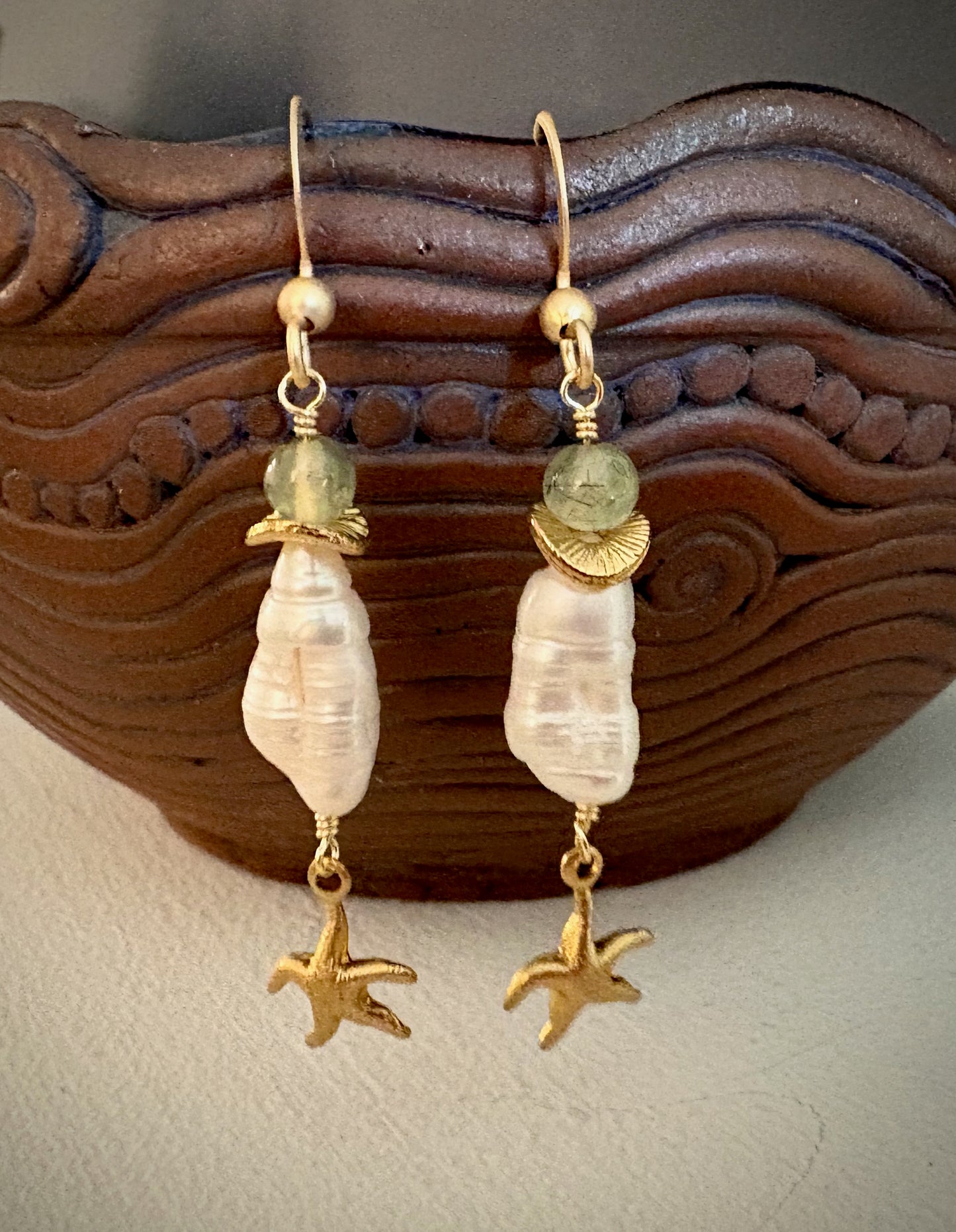 Brillante Earrings - Biwa Freshwater Pearls and Prehnite