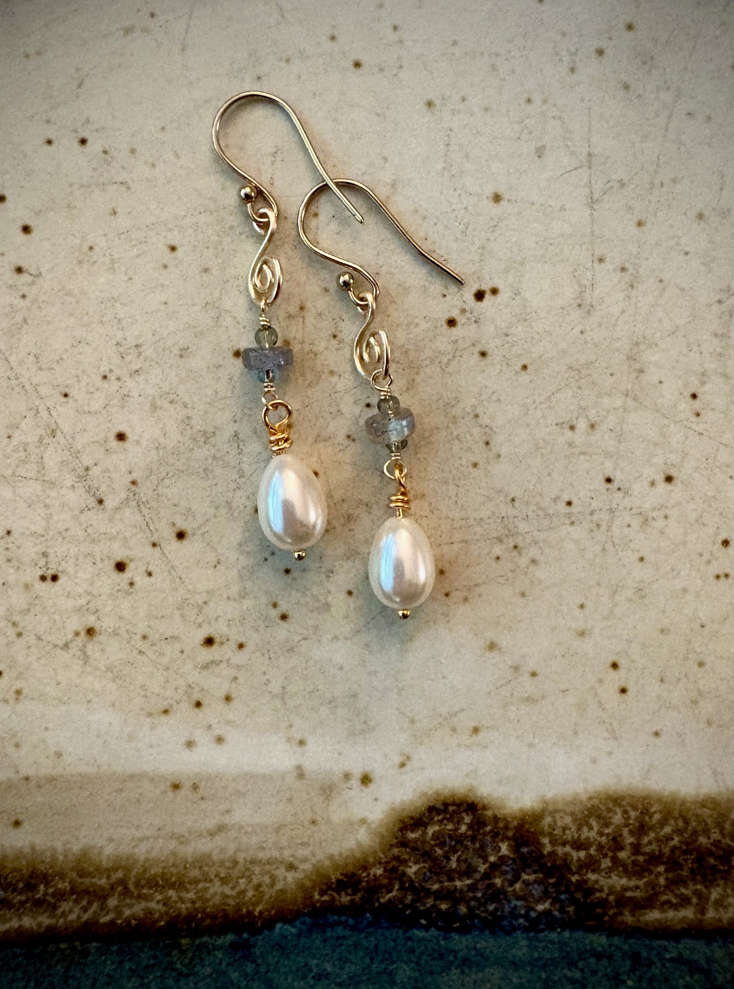 Regalada Earrings - Labradorite and Pearl