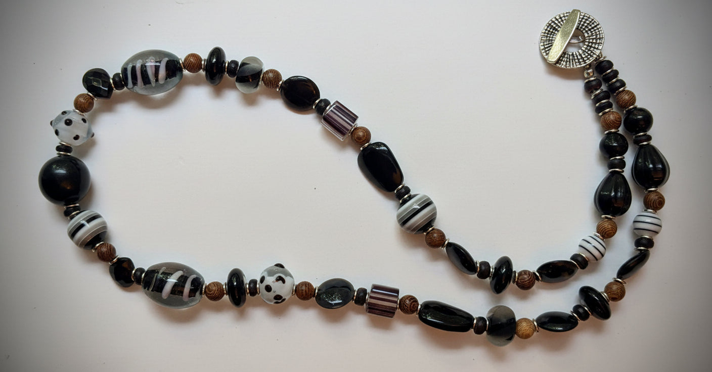Cusoi Necklace - Lampwork Glass and Sandalwood