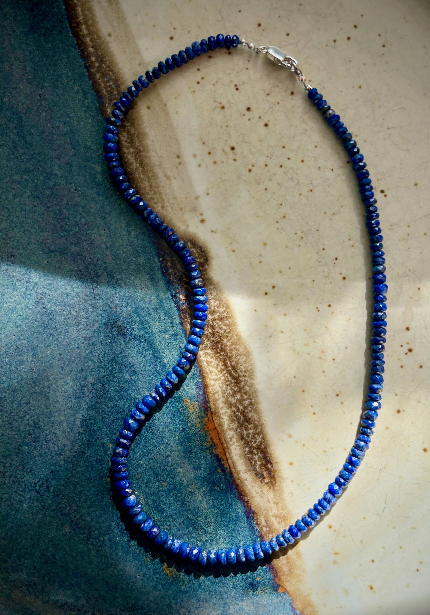 Oenoe Necklace - AAA Grade Graduated Lapis Lazuli
