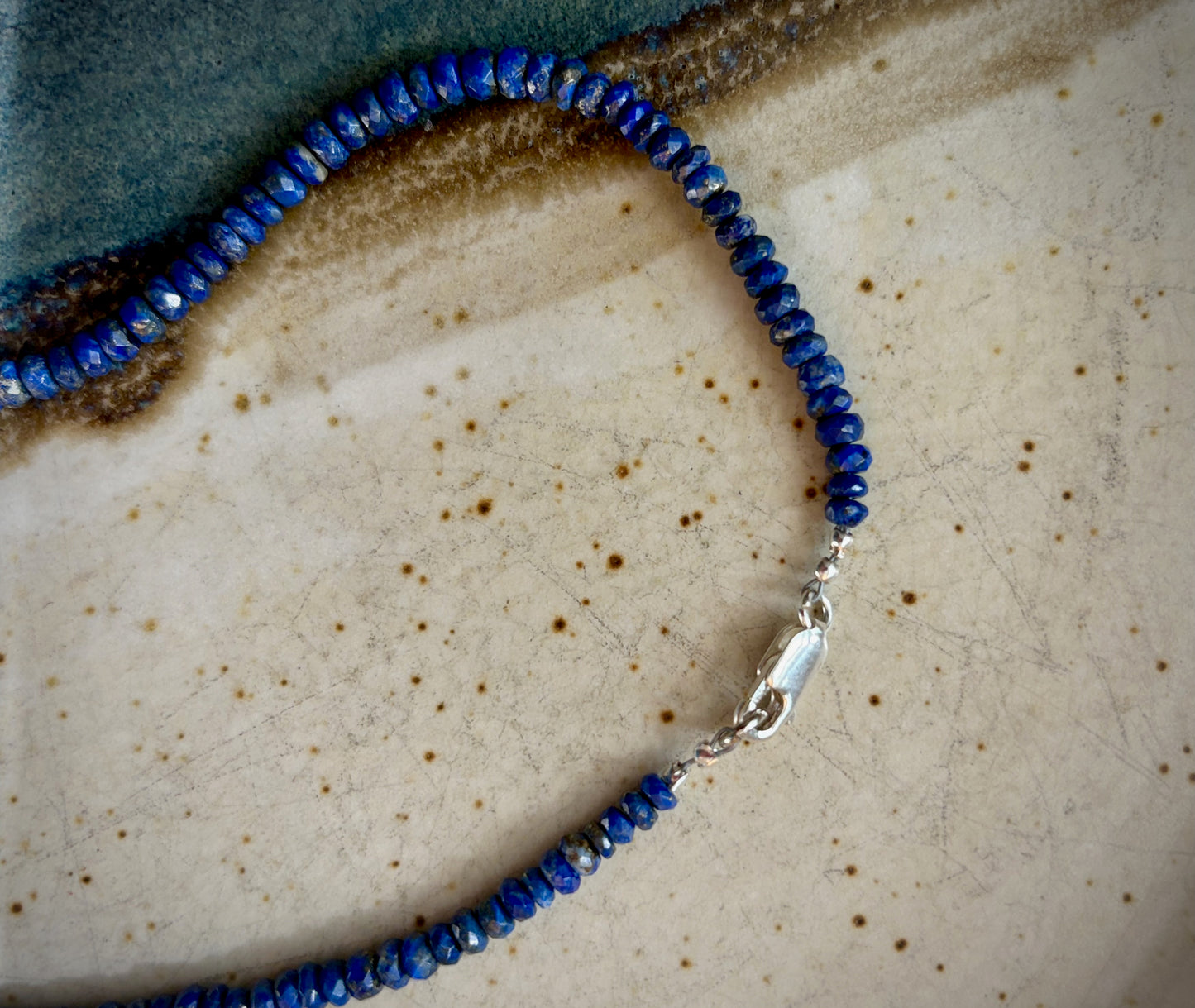 Oenoe Necklace - AAA Grade Graduated Lapis Lazuli