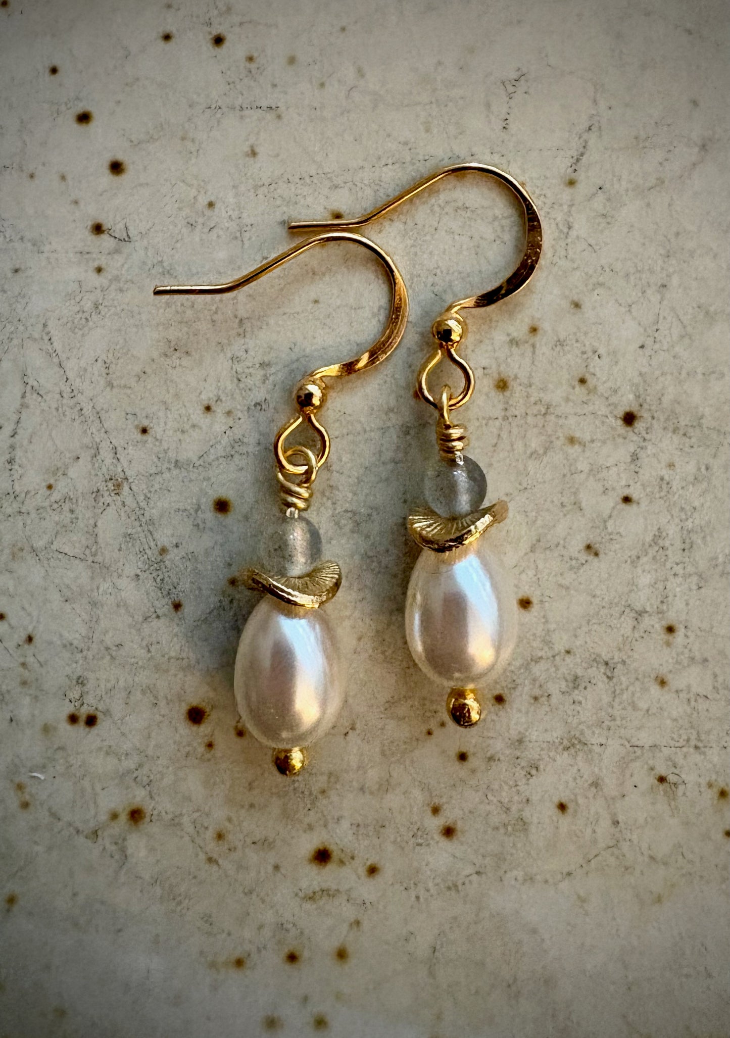 Lisa Earrings - Pearl and Labradorite