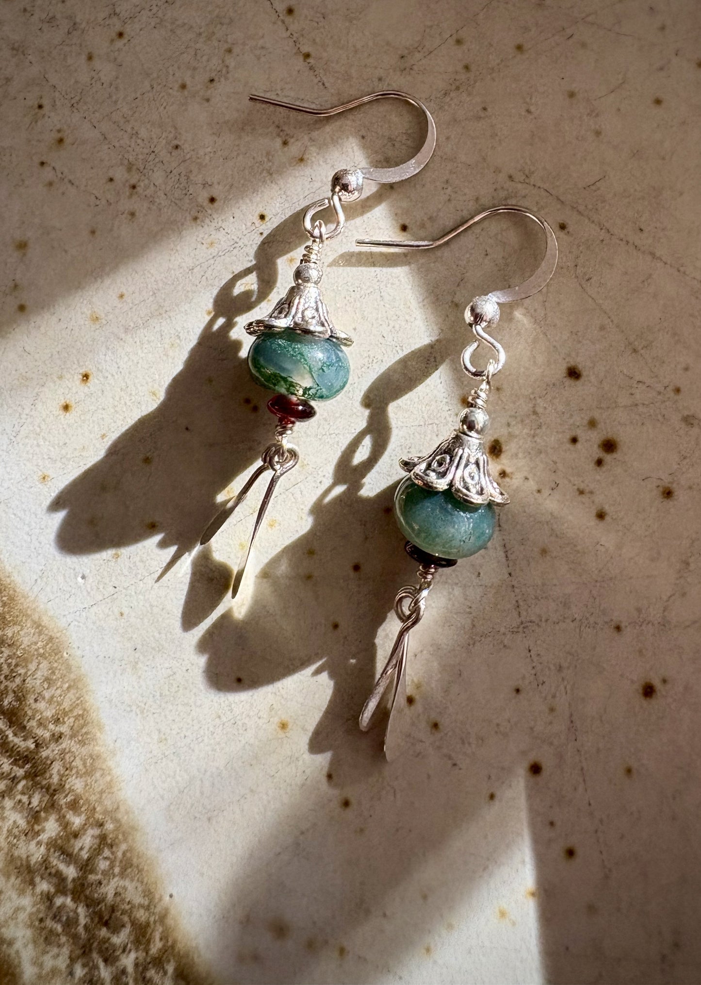 Étereo Earrings - Moss Agate and Garnet