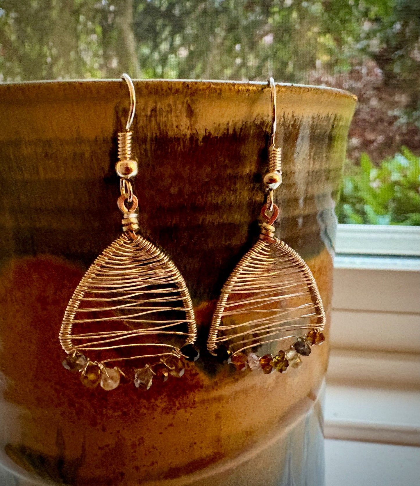 Nido Earrings - Garnet and Topaz