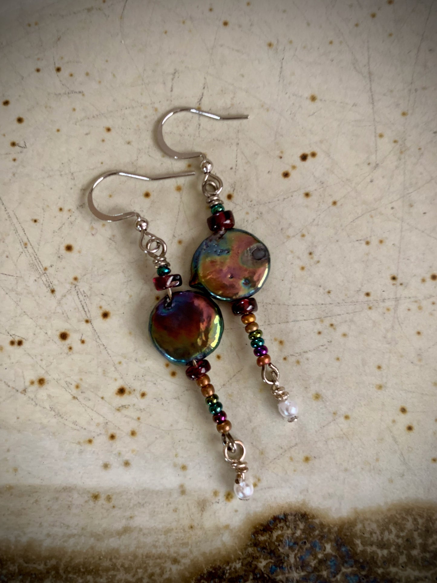 Confianza Earrings - Rainbow Freshwater Pearl and Garnet