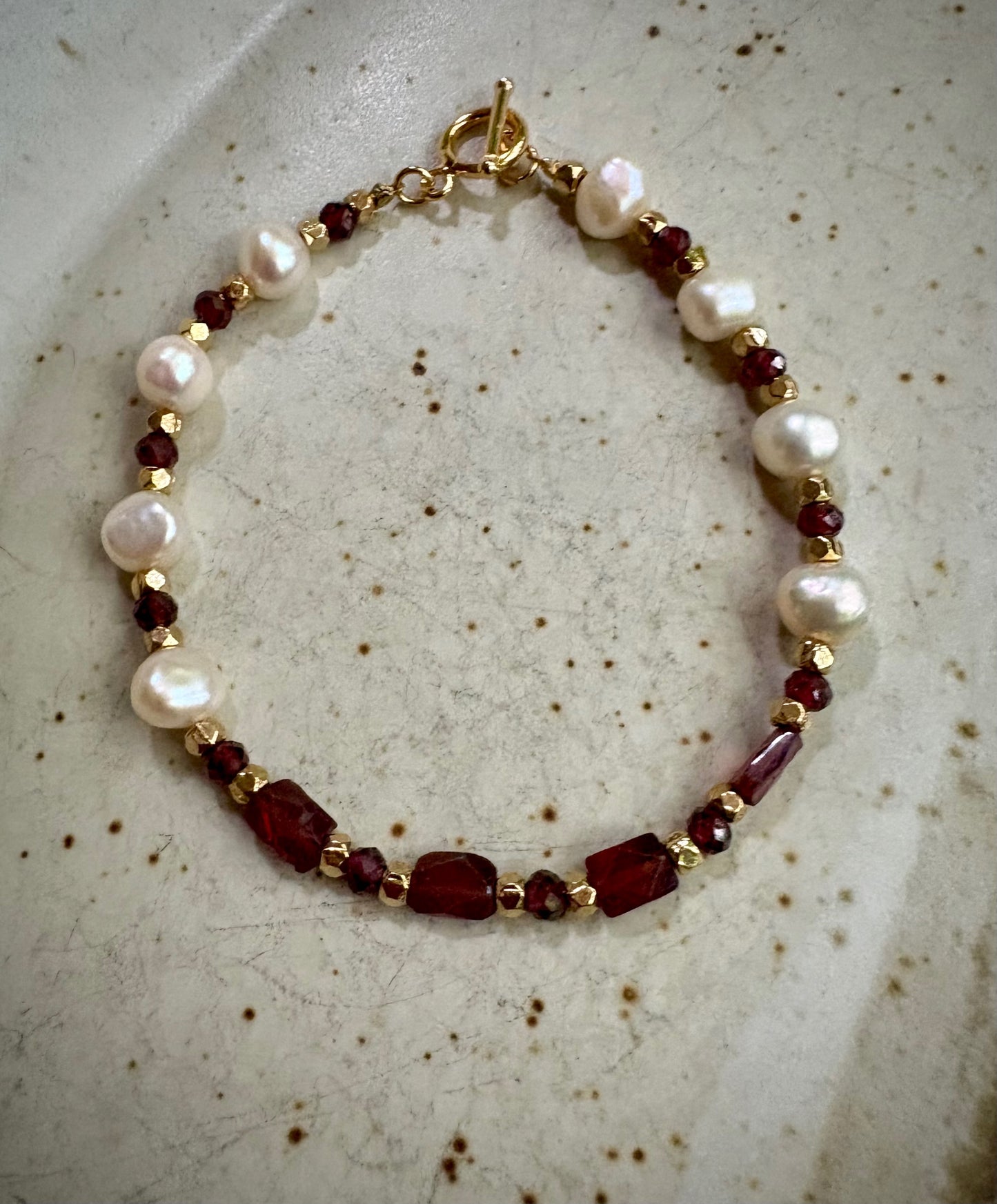 Sylphira Bracelet - Faceted Garnet and Freshwater Pearls