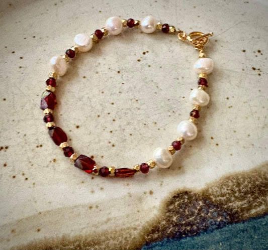Sylphira Bracelet - Faceted Garnet and Freshwater Pearls