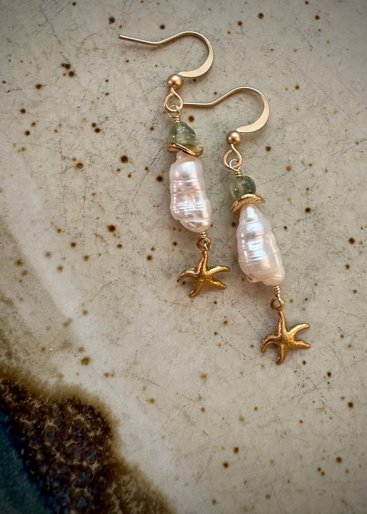 Brillante Earrings - Biwa Freshwater Pearls and Prehnite