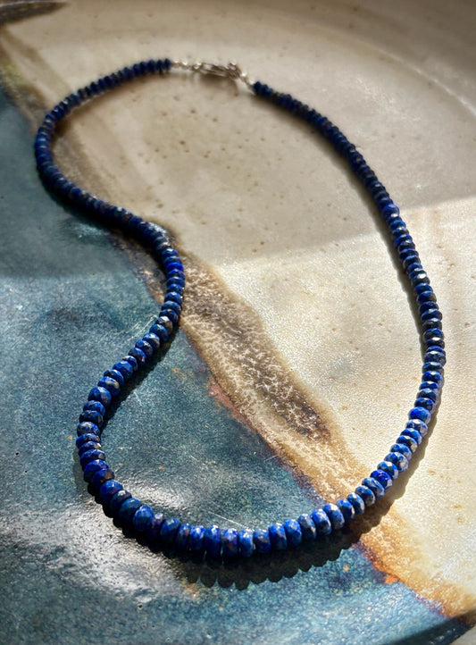 Oenoe Necklace - AAA Grade Graduated Lapis Lazuli