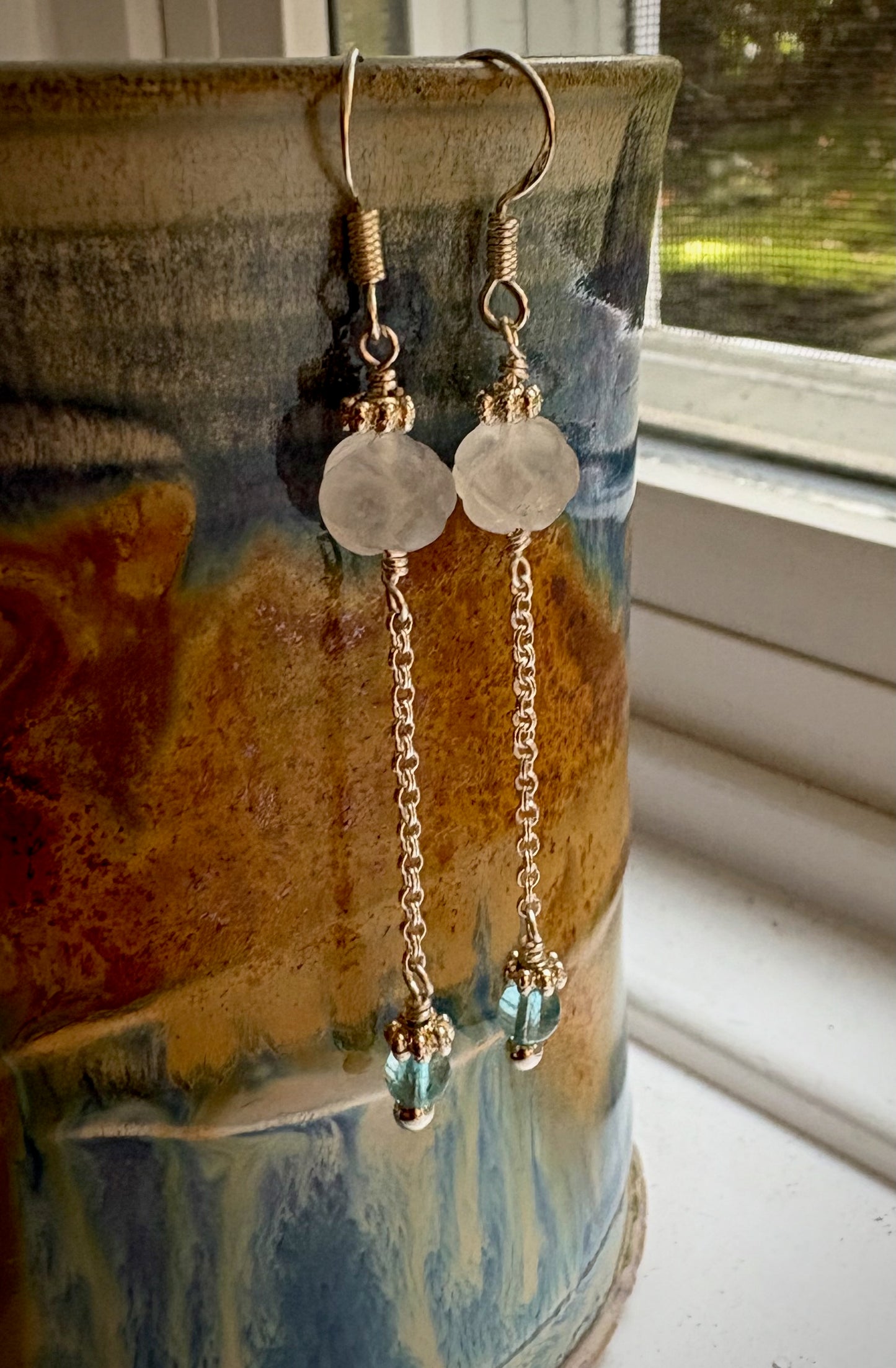Lucía Earrings - Carved Quartz