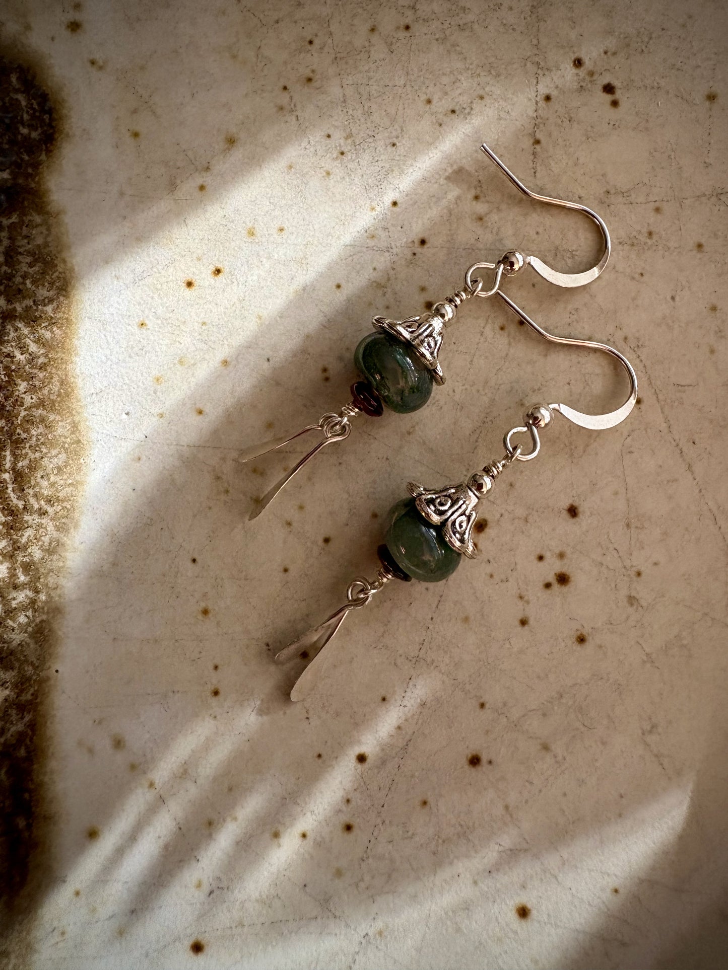 Étereo Earrings - Moss Agate and Garnet