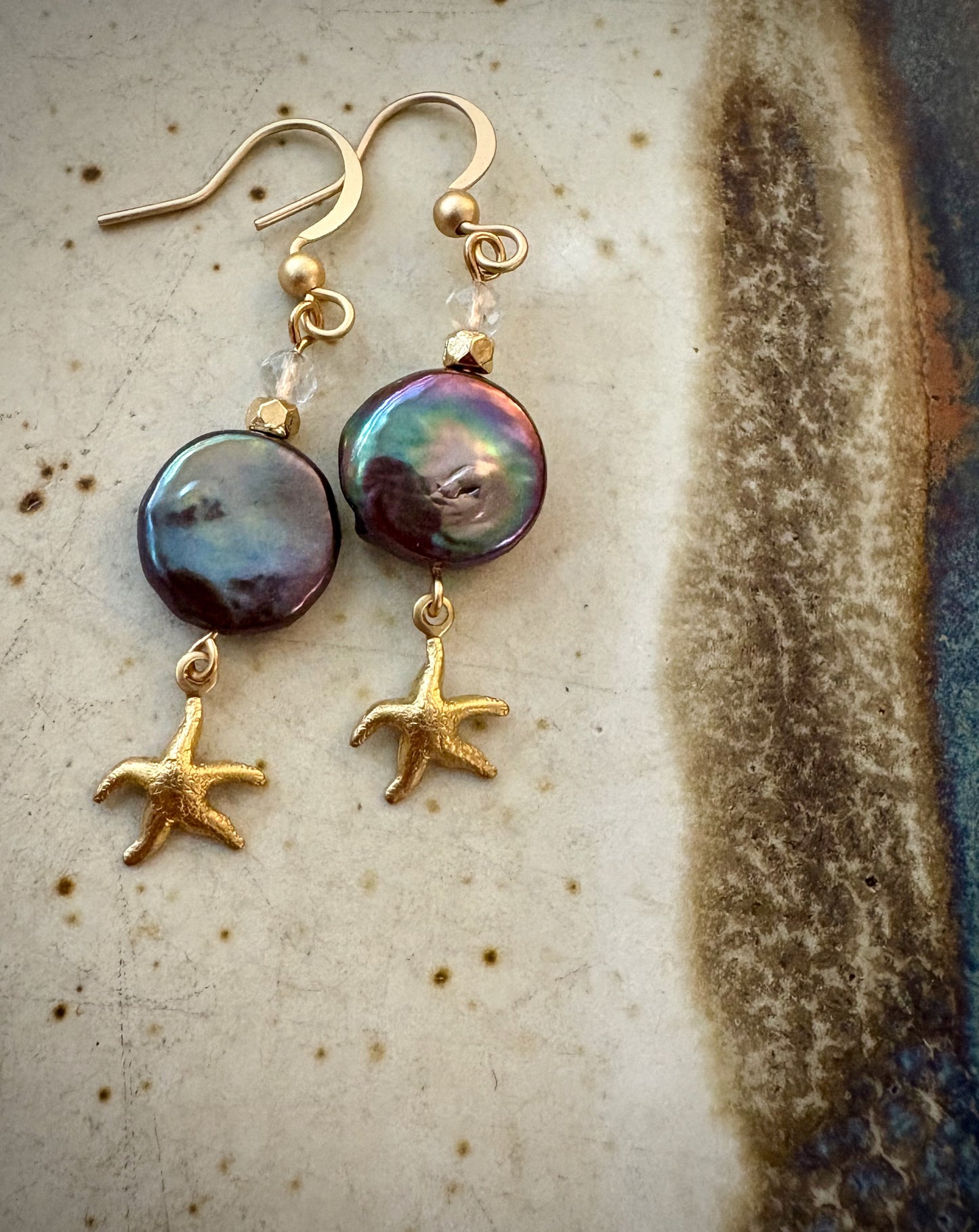 Jazmín Earrings - Peacock Pearl and Quartz