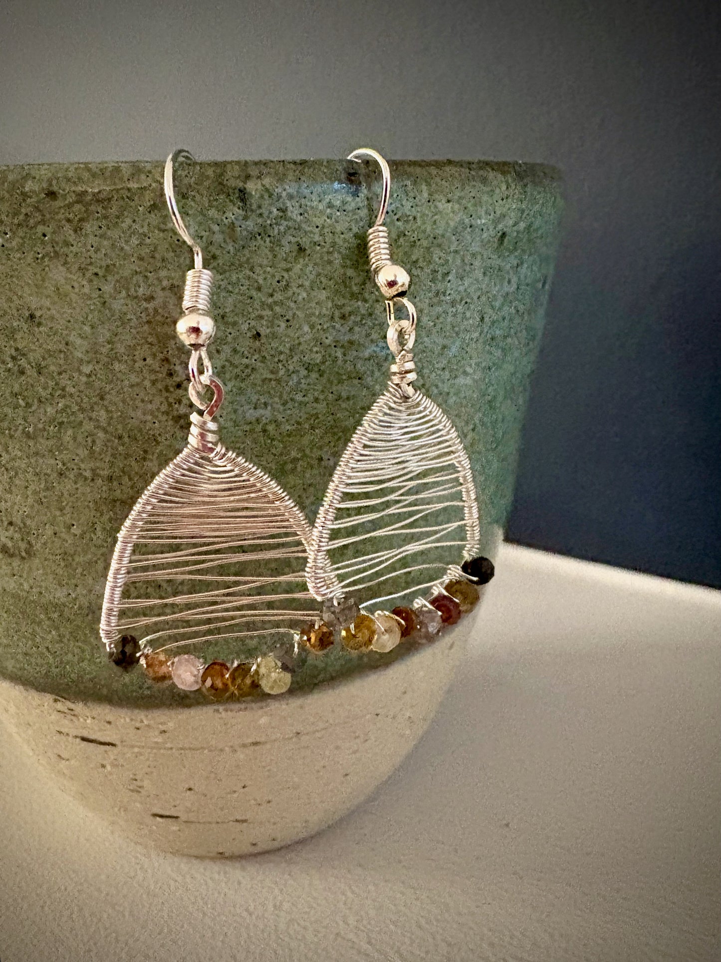 Nido Earrings - Garnet and Topaz