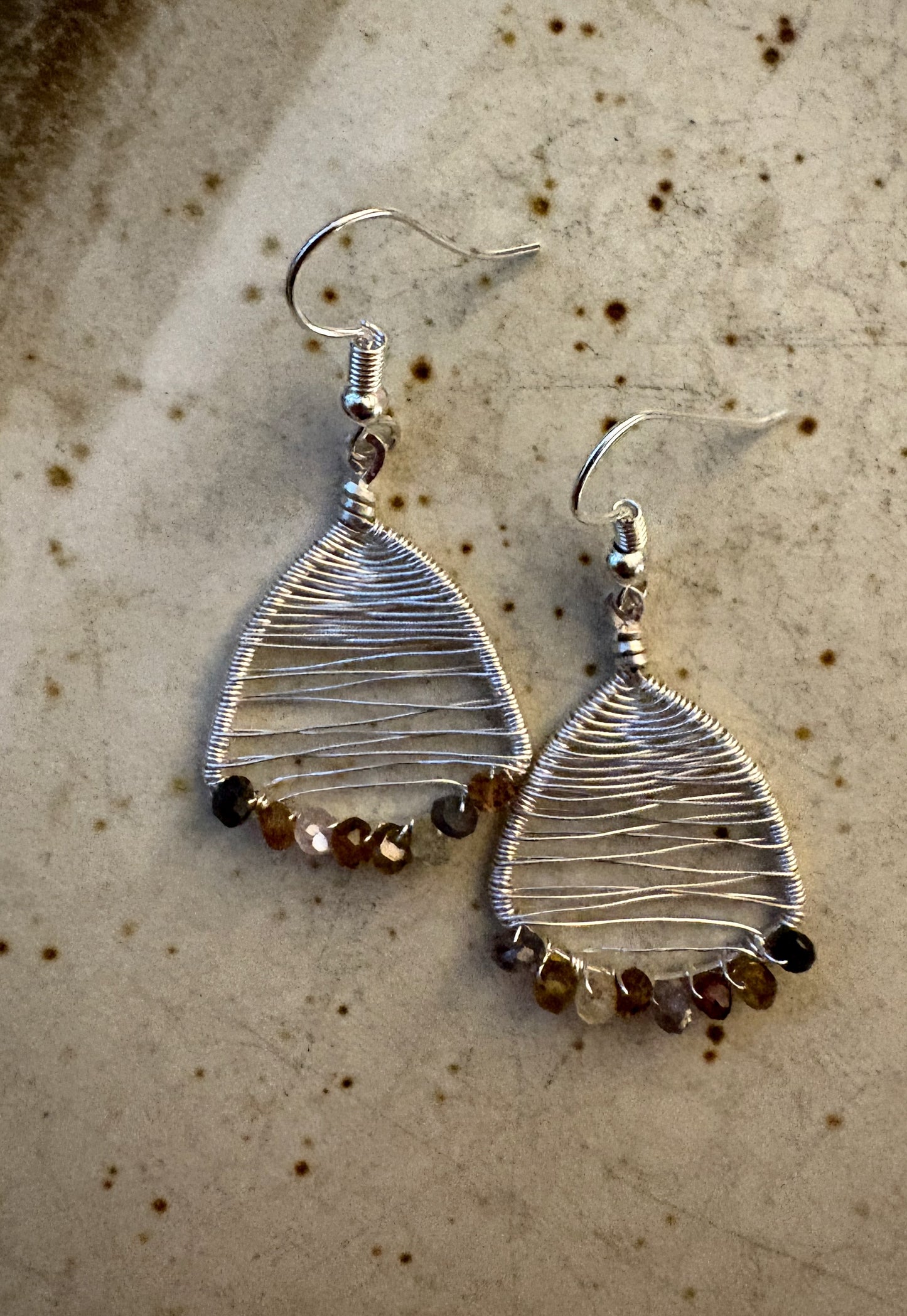 Nido Earrings - Garnet and Topaz