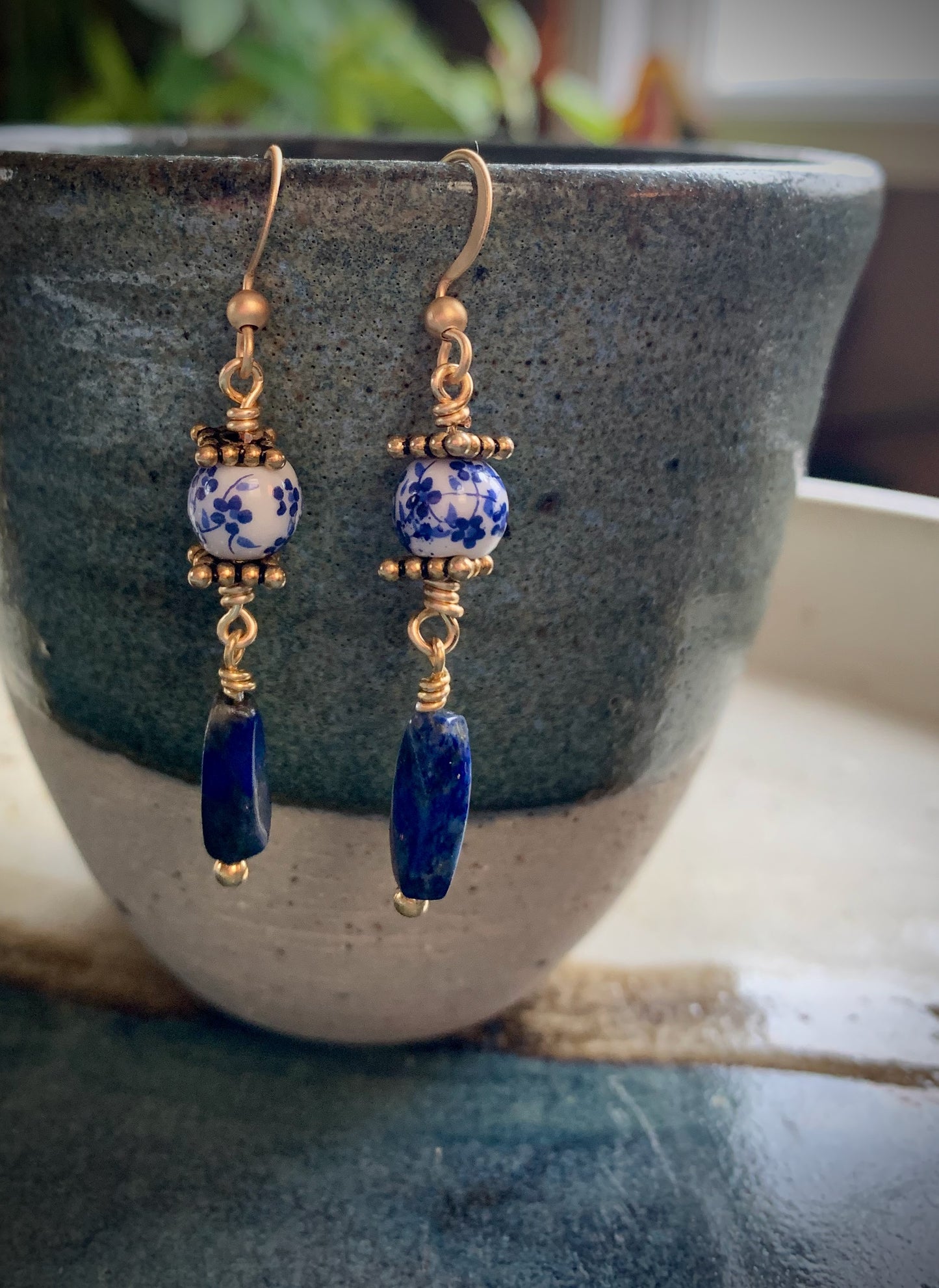 Flor Earrings - Lapis Lazuli and Ceramic Beads