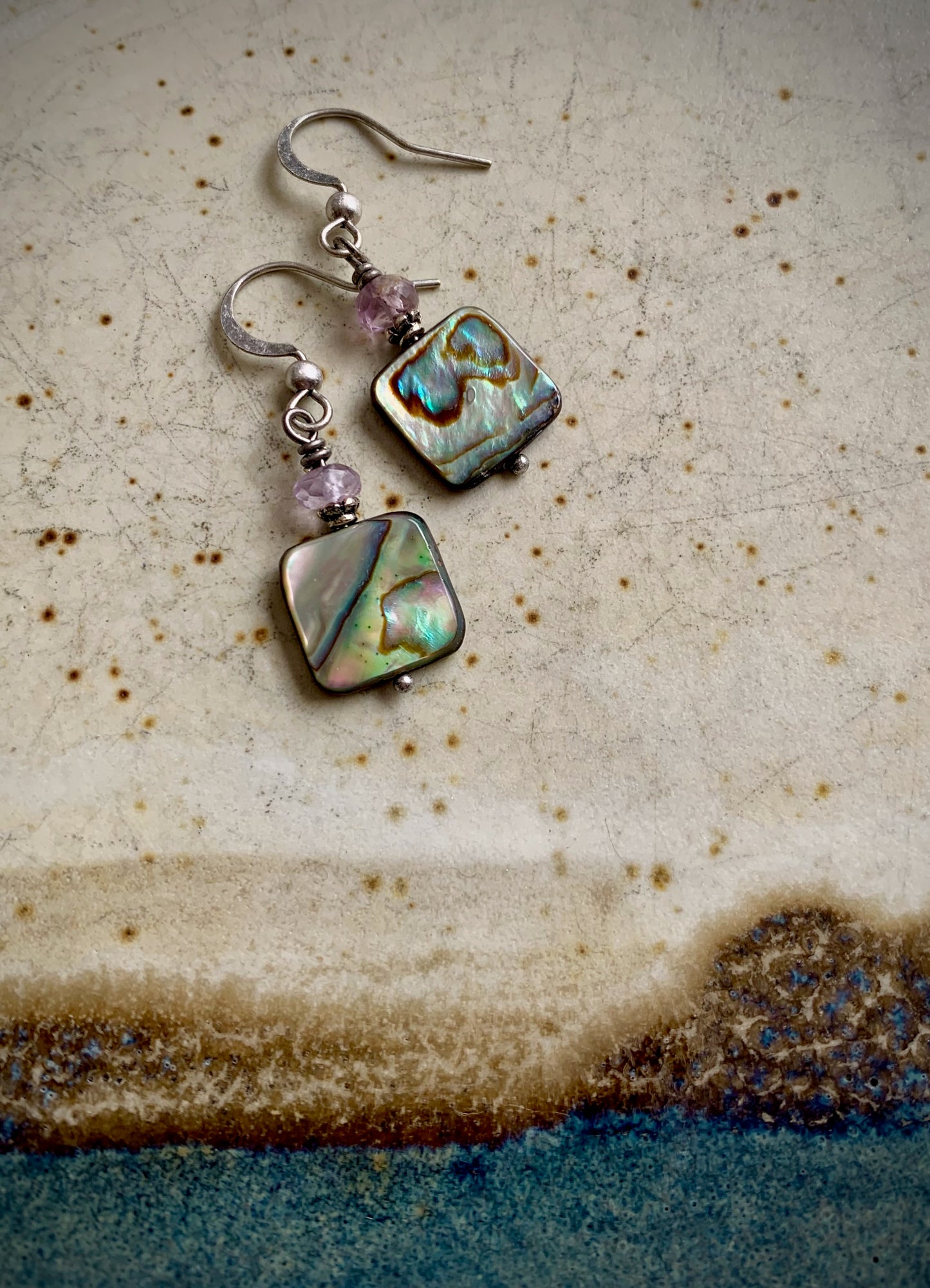 Radiante Earrings - Abalone and Faceted Fluorite