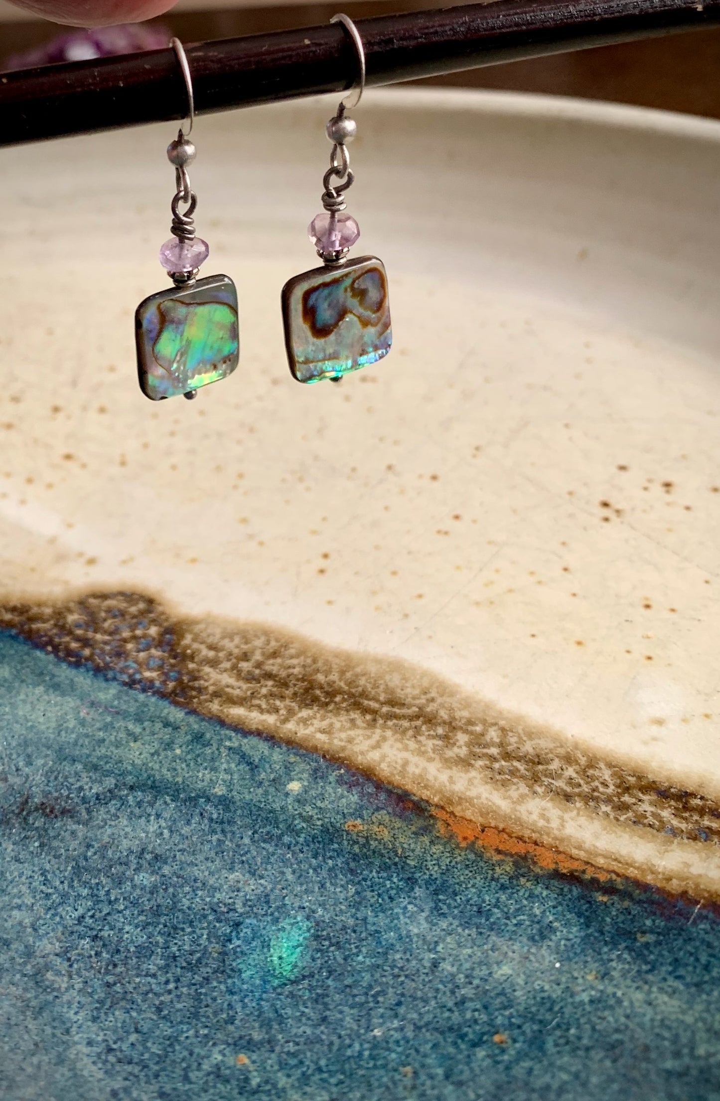 Radiante Earrings - Abalone and Faceted Fluorite