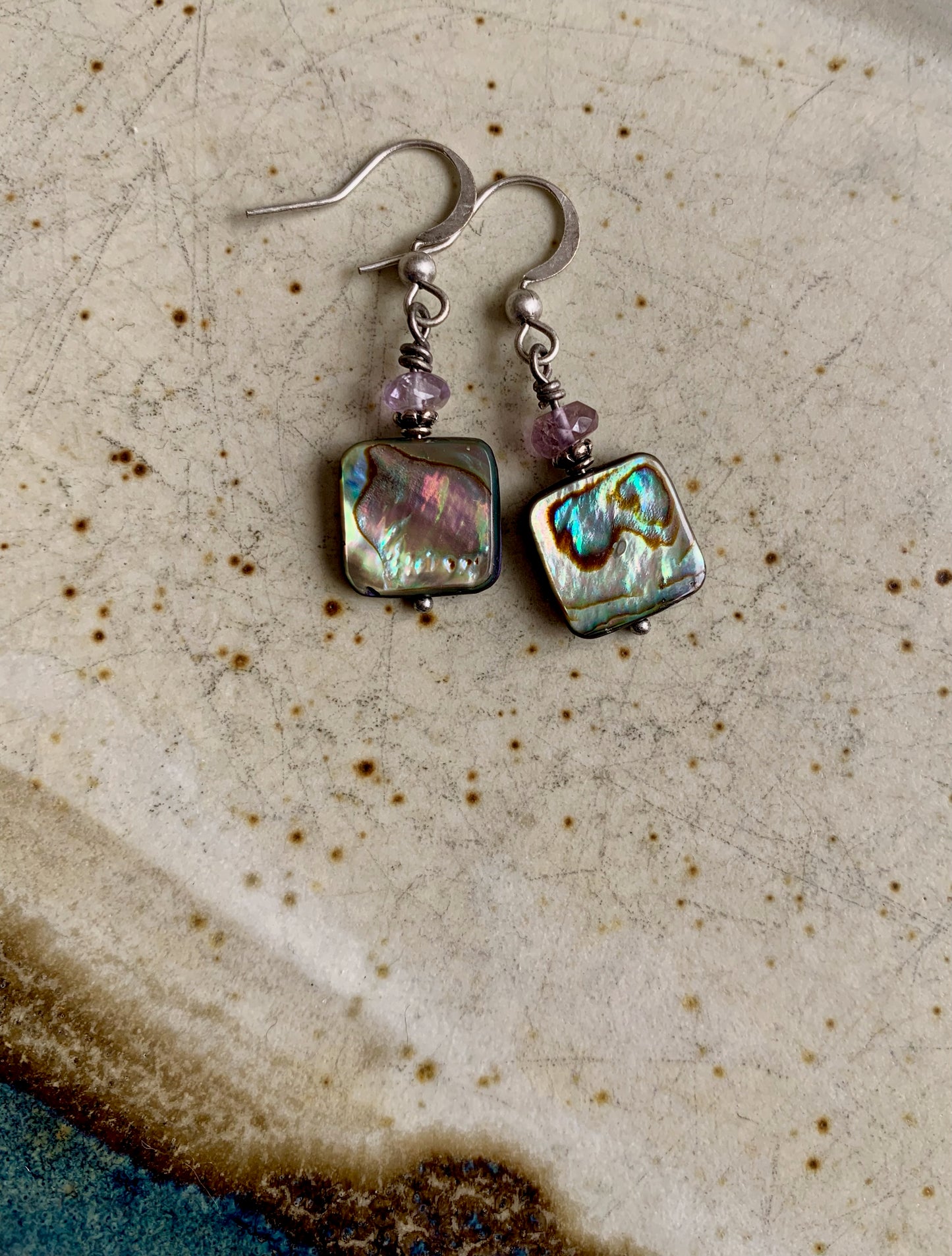 Radiante Earrings - Abalone and Faceted Fluorite