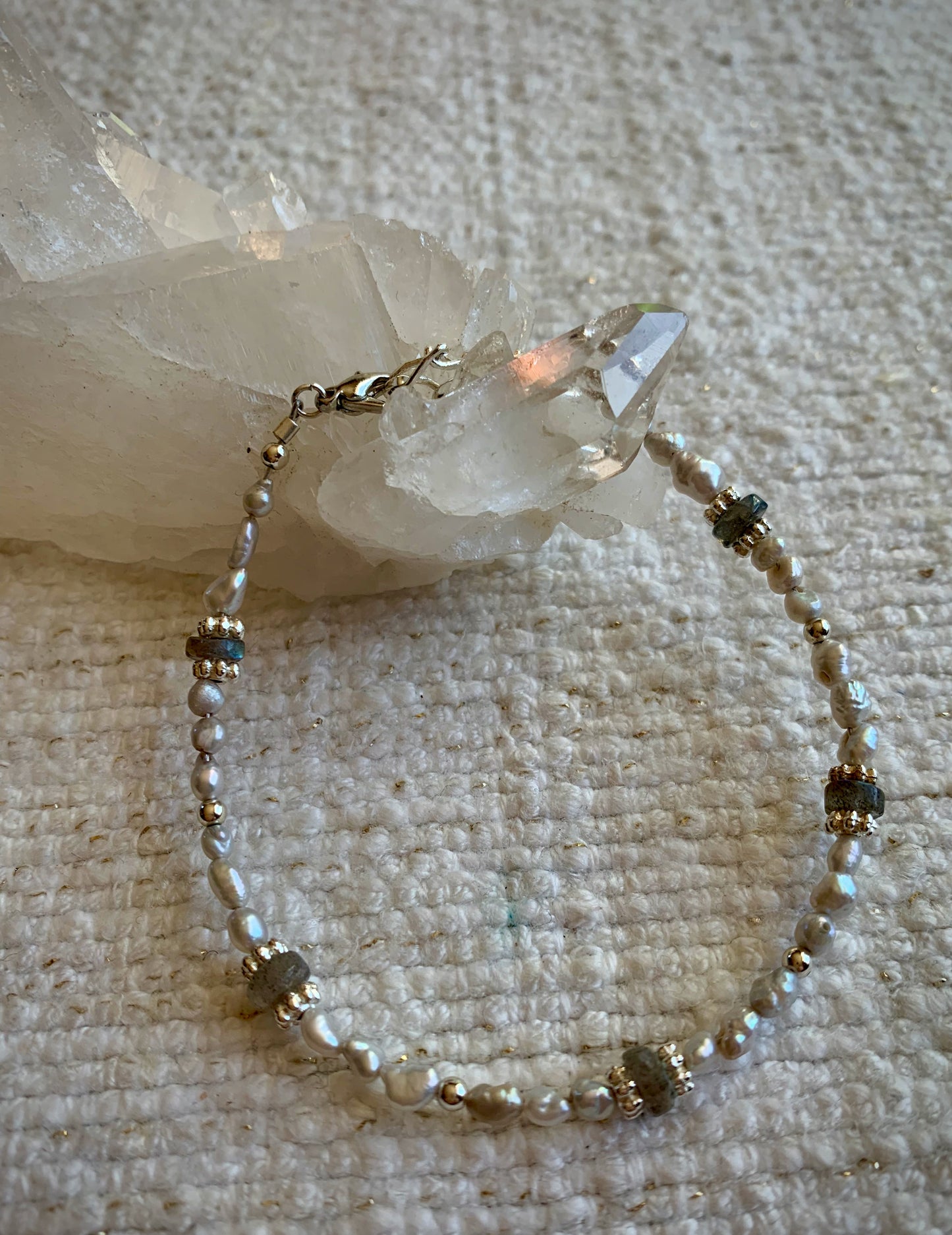 Ryuna Bracelet - Labradorite and Pearl